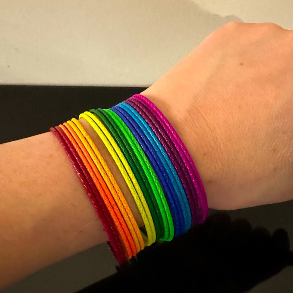 💛 5/$25 Set of 20 Colourful Bangle Bracelets - two bangles of each colour - Picture 1 of 3